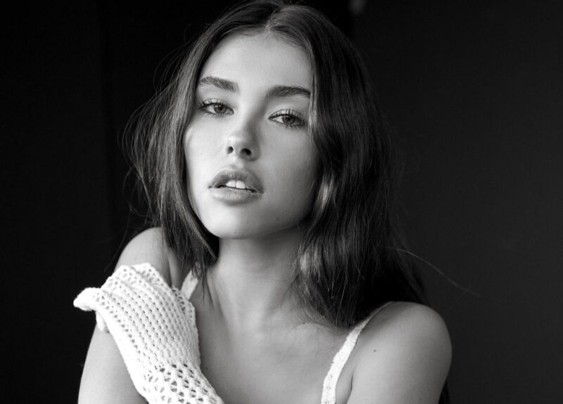 Madison Beer in “15 Minutes” music video Groovevolt